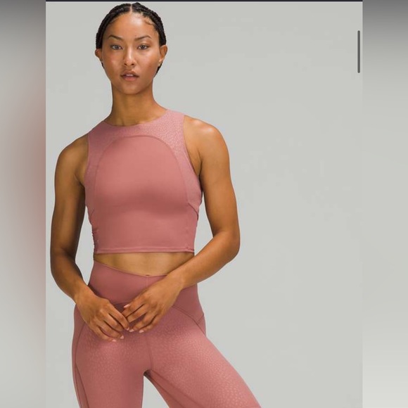 Lululemon Nulu and Mesh Yoga Tank Top
Jewel Emboss Spiced Chai / Spiced Chai - Picture 4 of 7